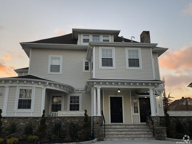Building Photo - 314 S Ocean Ave Rental
