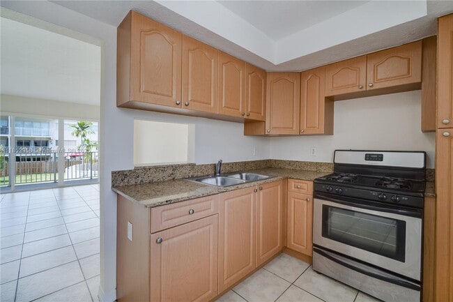 Building Photo - 7713 SW 88th St Unit A202