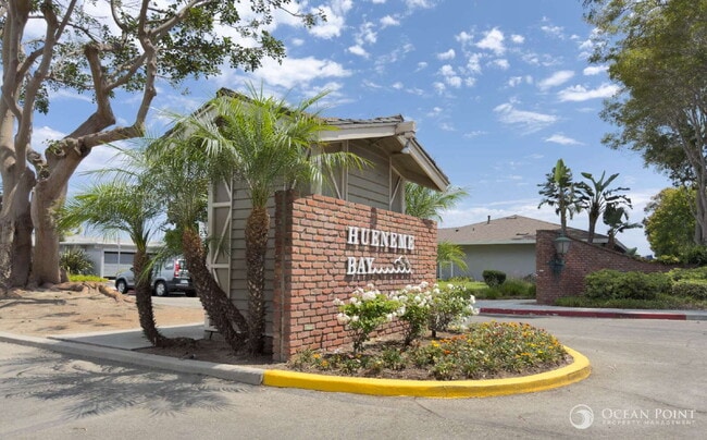 Building Photo - Charming 2BR Townhome in Hueneme Bay 55+ Golf Community