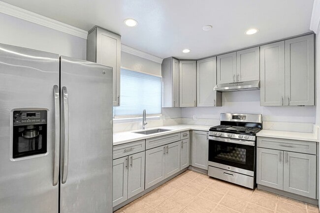 Building Photo - 400 W 109th St