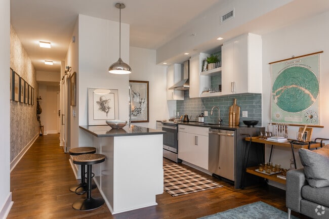1BR, 1BA - 636SF