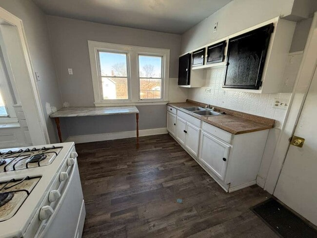 Photo - 4913 E 85th St Unit Up