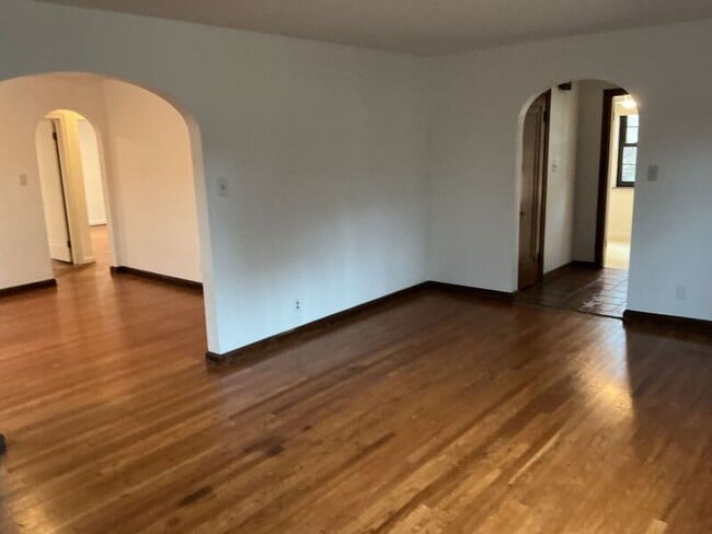 Photo - 3790 Grovedale Pl