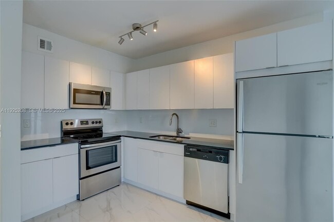 Photo - 2140 NE 56th St Unit 11-A