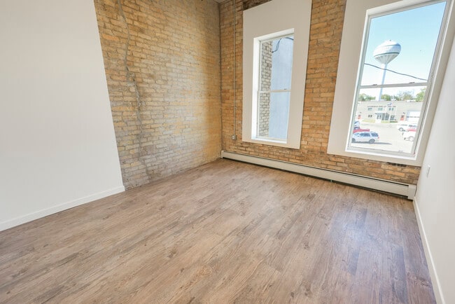 Bedroom - Lots of light - 225 N Sibley Ave Unit 3