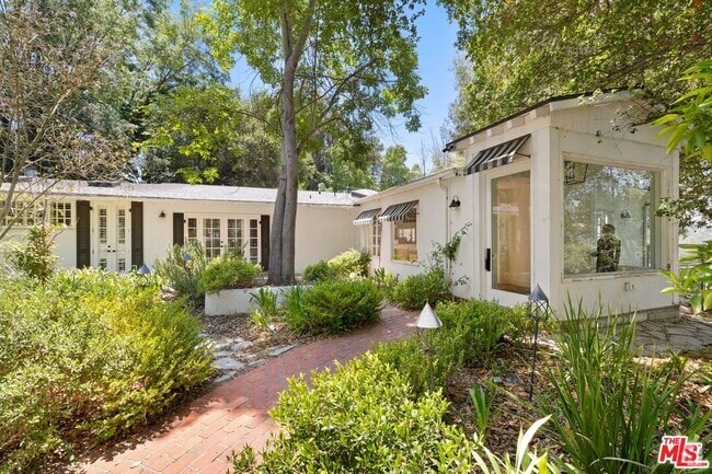 Building Photo - 9609 Oak Pass Rd Rental
