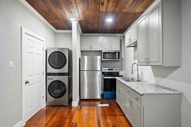 Photo - 2115 Broadway Avenue J Unit 2