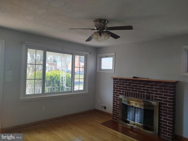 Building Photo - 2908 5th Ave