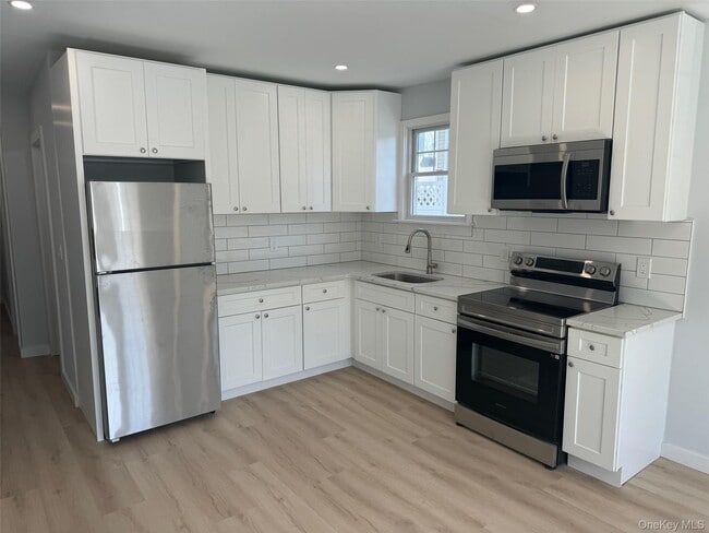Building Photo - 34 Bush Ave Unit 2R