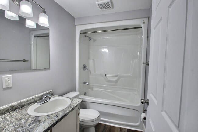 Photo - 153 St Georgeb St Unit b