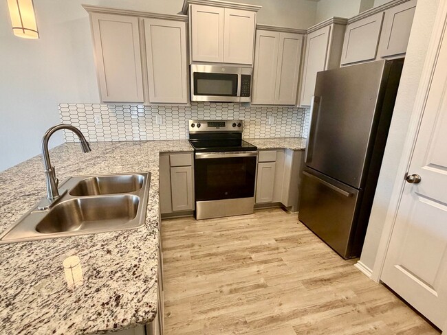 Photo - 1227 LEXINGTON Dr