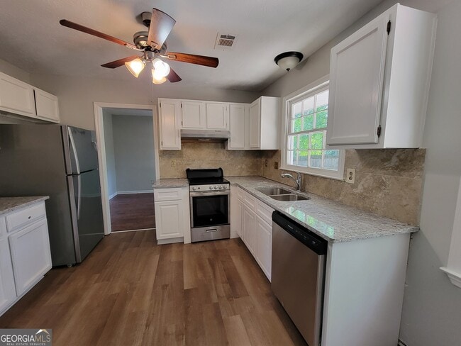 Photo - 679 Wellington Way