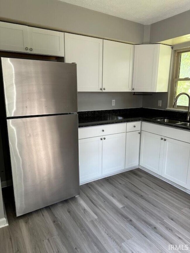 Photo - 1326 N Woodburn Ave