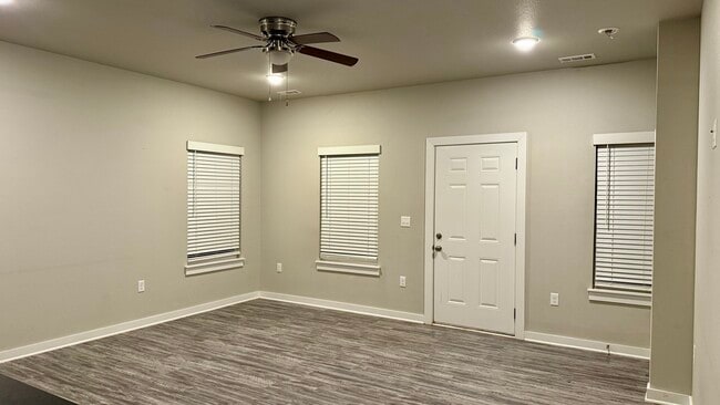 Photo - 103 E Mulberry St