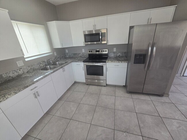 Photo - TOWNHOME AVAILABLE 2BD/1BA ALL TILE FLOORING!!! WON'T LAST!!