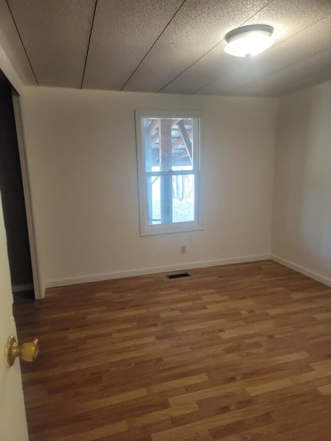 3 bed 2 bath manufactured home on 5 Acres! Rental House Rental in