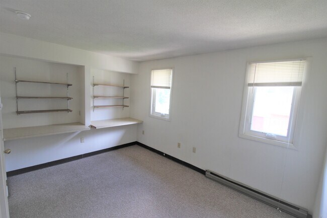 upstairs bedroom - 703 W College Ave