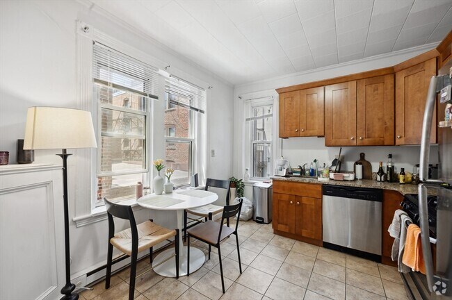 Building Photo - 12 Foster St Unit 8 Rental