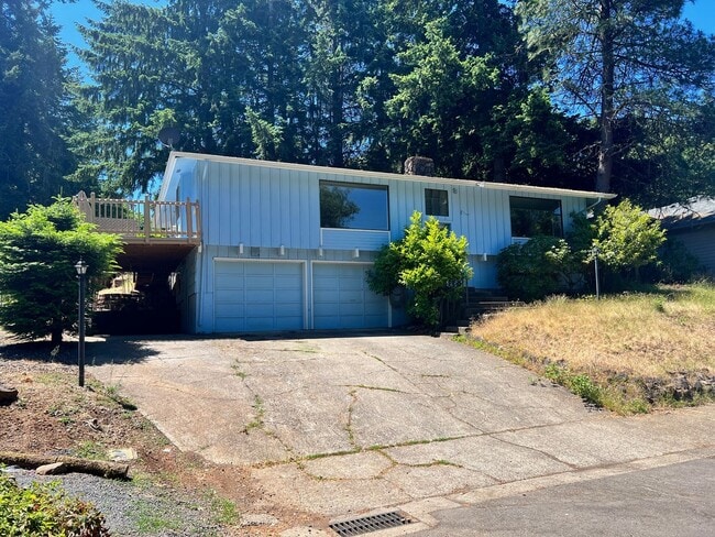 Building Photo - 3 Bed, 2 bath house located in Eugene