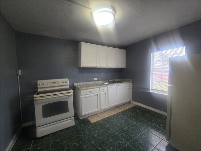 Building Photo - 4902 FM1765 Unit g