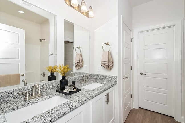 Photo - 1206 Walker Point Way