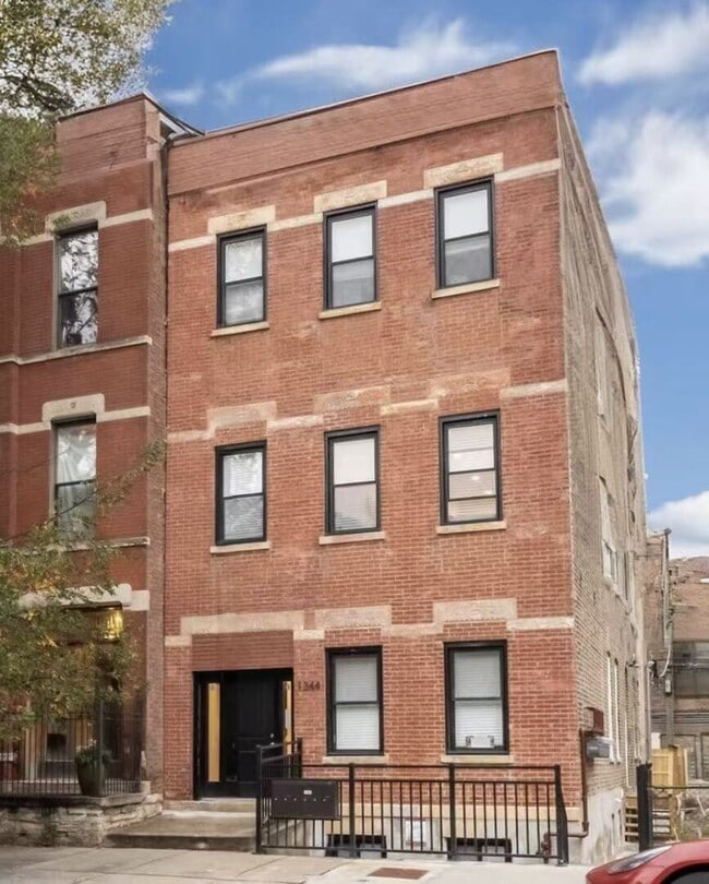 Building Photo - 1344 W Ohio St Unit 1R Rental
