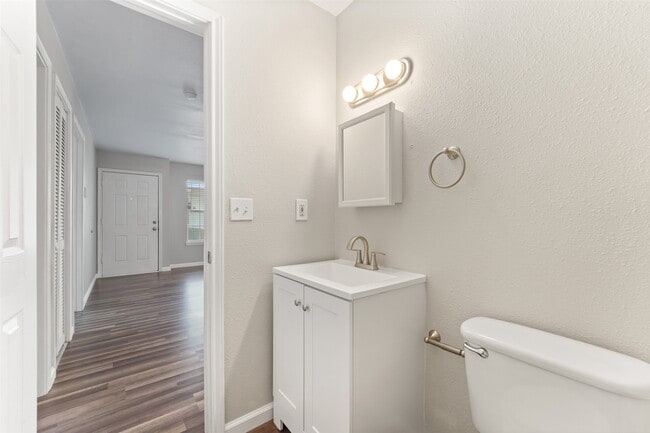 512 Hollyhock st Unit 12