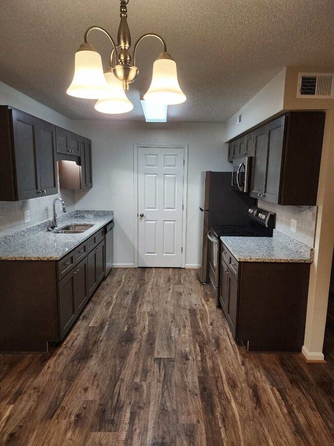 Kitchen and Laundry room - Cambridge Apartments of Florence