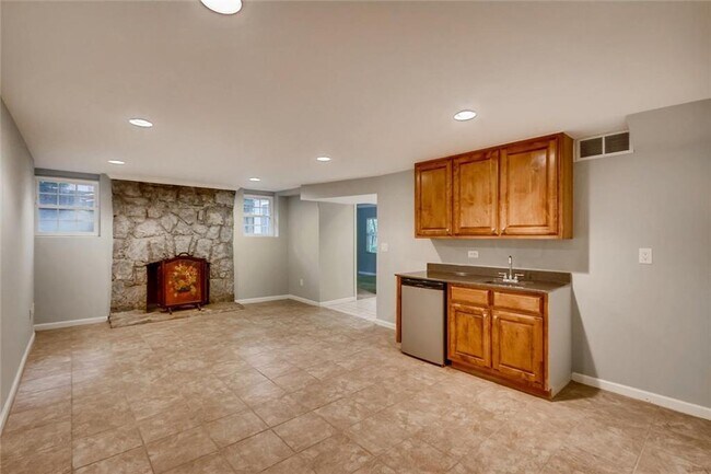 Photo - 1719 Ridgewood Dr NE