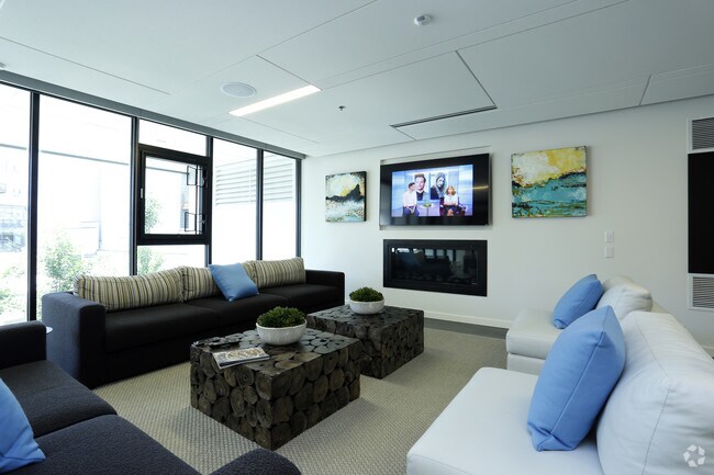 Photo - 8th + Republican