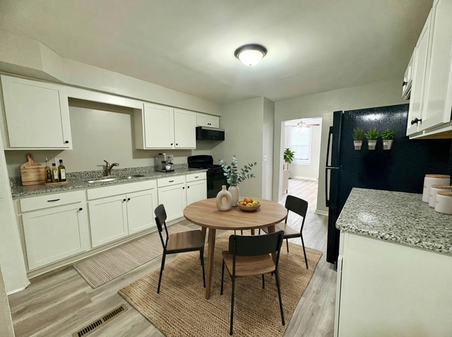 Photo - 3 Bedroom 2 Bathroom in York!