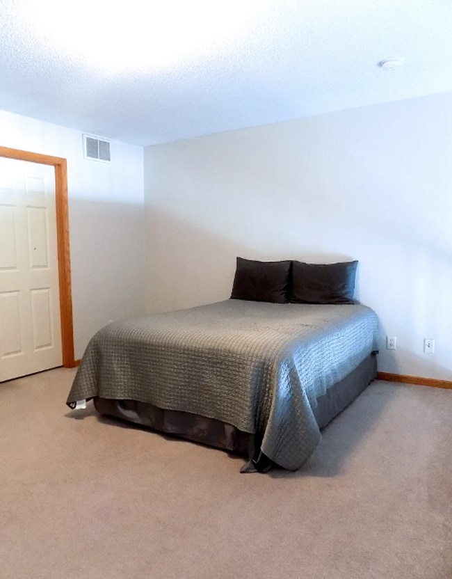 Photo - Landmark Square Apartments