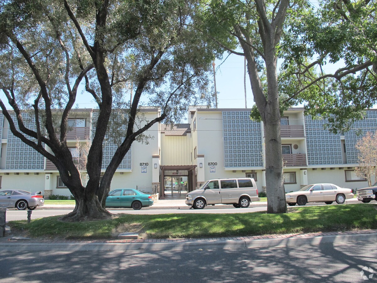 Photo - 8700 Rosecrans Ave