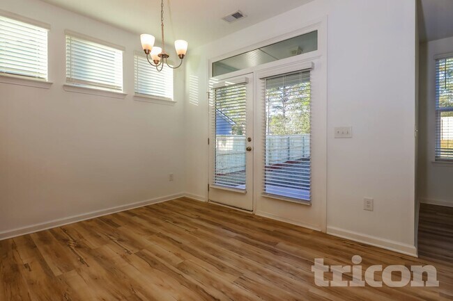 Photo - 425 Freeport Wy