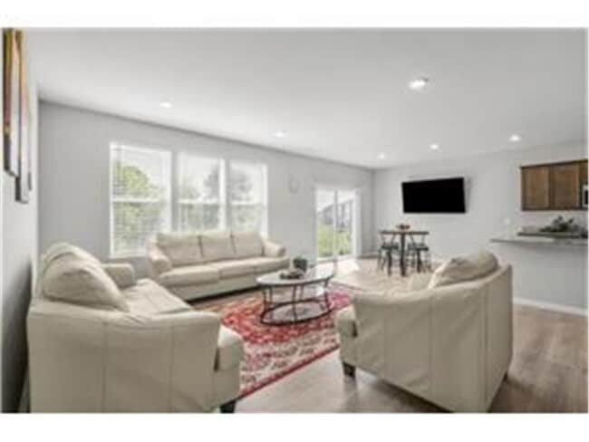 Photo - 21979 Lower Mill Ave