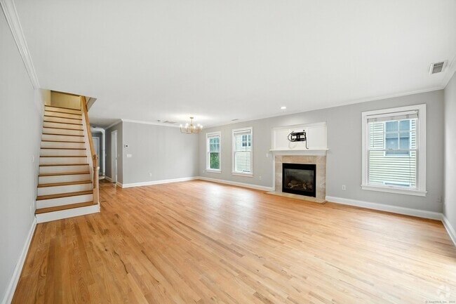 Building Photo - 55 Rodwell Ave Unit A Rental