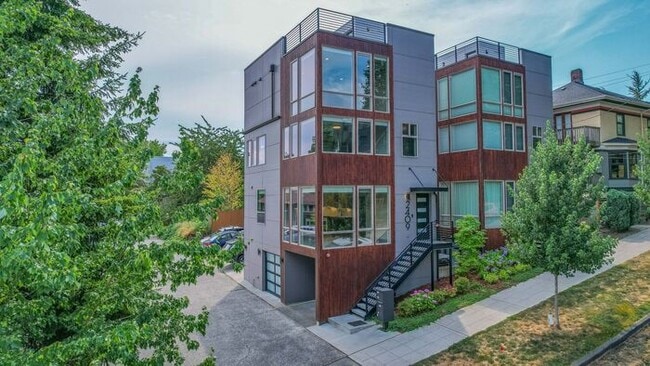Photo - Stunning Ultra-Modern Capitol Hill View Home with Air Conditioning
