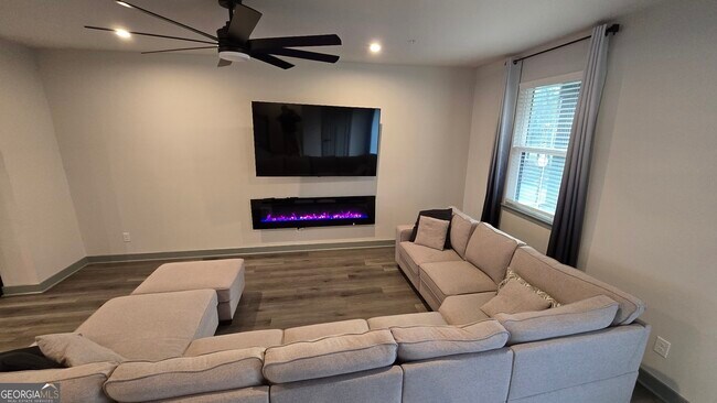 Photo - 115 Climbing Ivy Cir