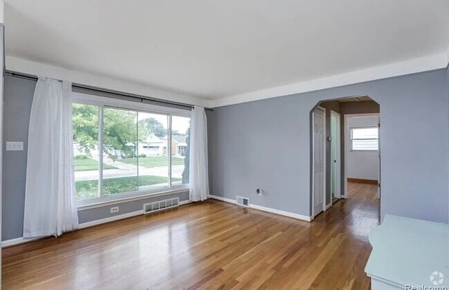Building Photo - 622 N Vermont Ave Rental