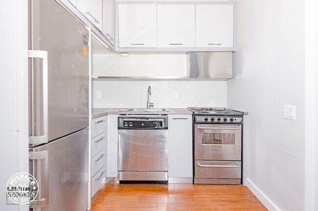 Photo - 125 Eagle St Unit 2A