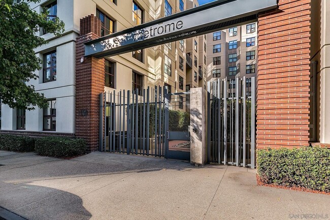 Building Photo - Amazing Studio 2 blocks from Petco Park w/... Unit 523 Rental