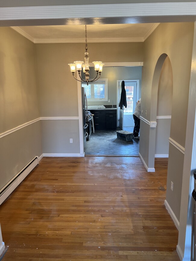 Photo - 659 E 4th St