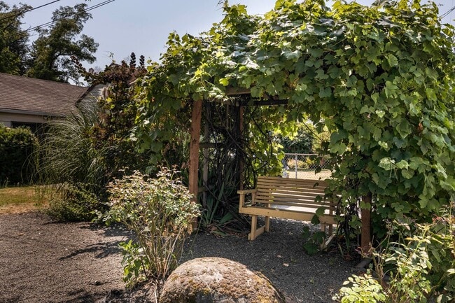 Photo - Sleeping loft off trendy Alberta St in NE Portland, washer/dryer included in the unit!!