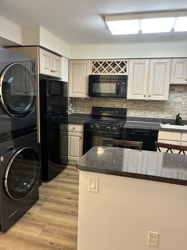 Building Photo - 50 Belmont Ave Unit 413