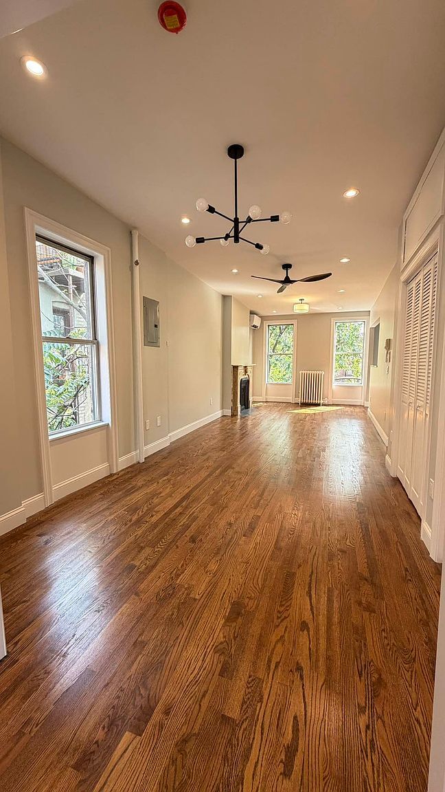 Photo - 410 Douglass St
