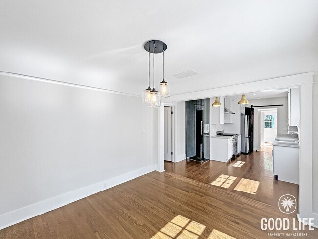 Photo - Beautiful 3BD/2.5BA W/ A/C and In-Unit Laundry in Mission Hills!