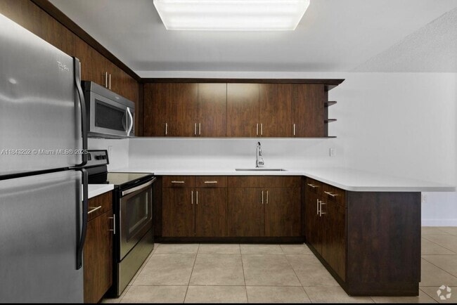 Building Photo - 6940 Miami Gardens Dr Unit 1-330 Rental