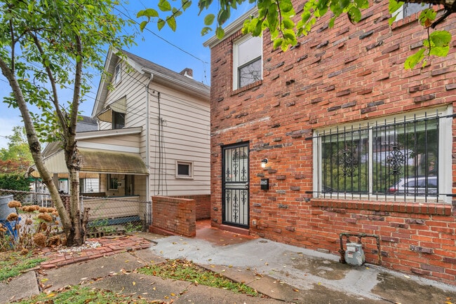 Photo - 5034 Ampere St