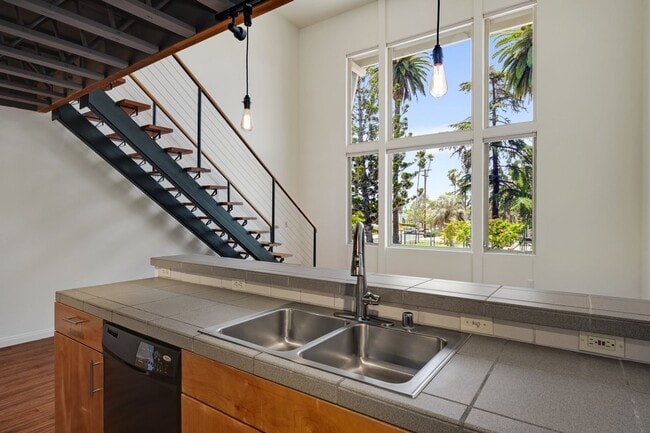 Photo - Trendy Live Work Loft Kensington Park Plaza