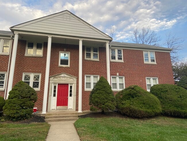 Front of the building - 132 Cherry Parke Condo Unit D